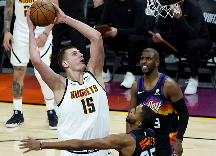  诺伊尔达成德甲三百场零封里程碑纪录  